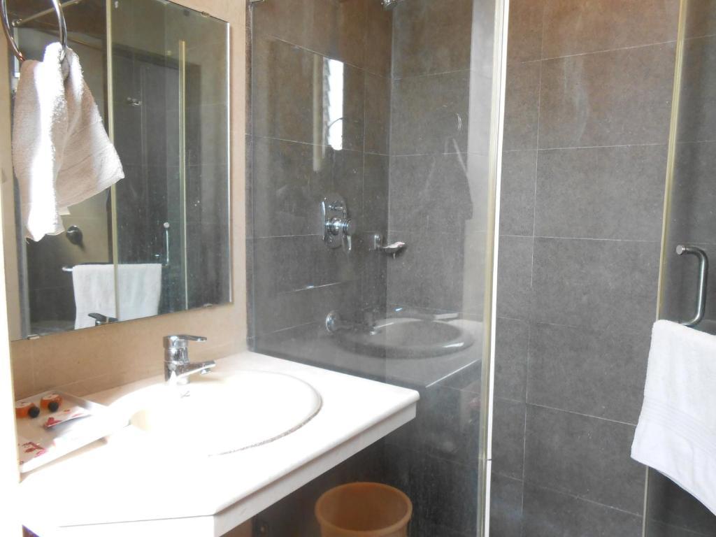 Hotel Victerrace Regency Calcutá Quarto foto